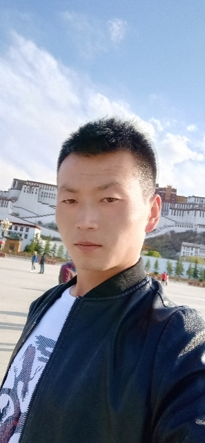 阳光下的小草的第一张照片--安溪相亲网